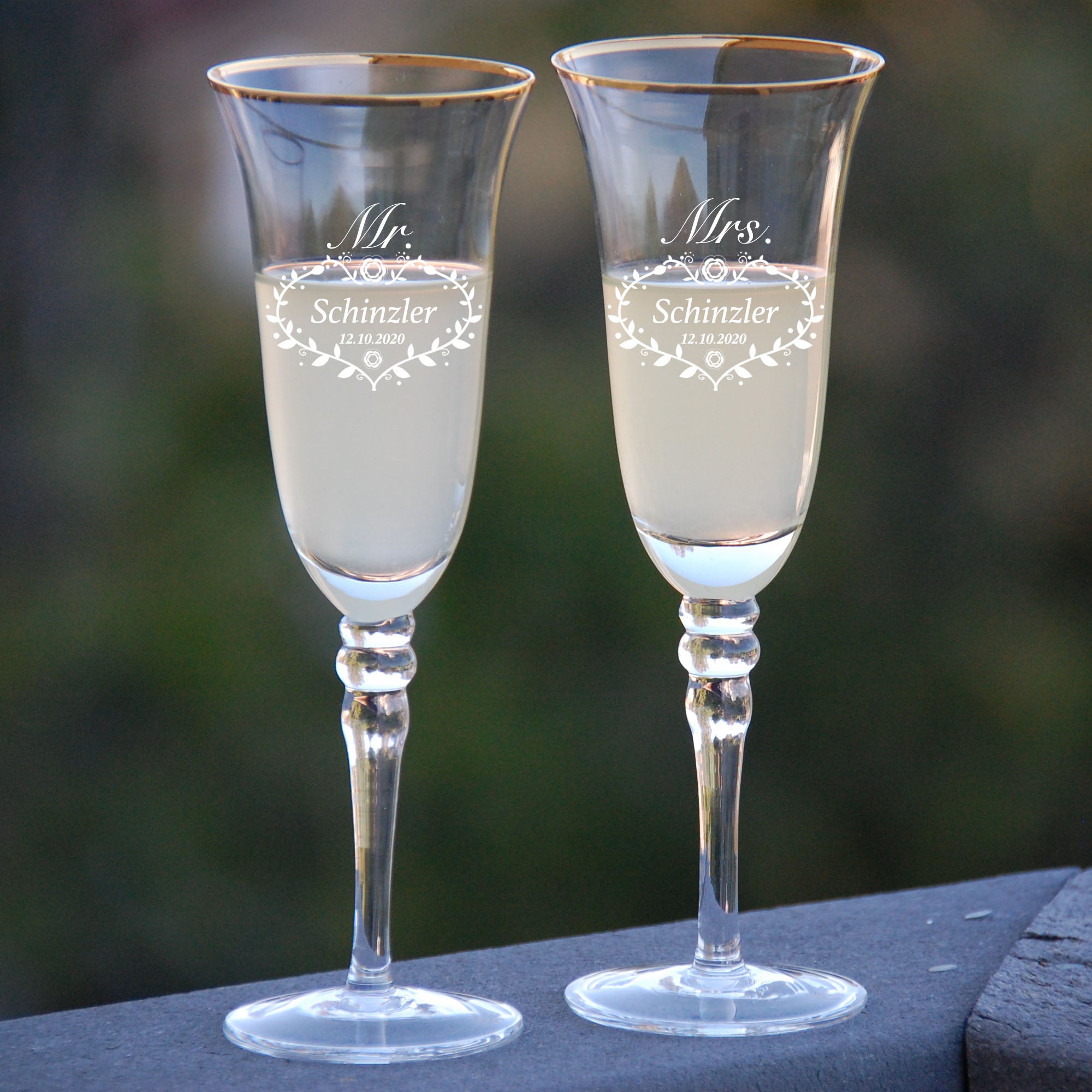 Mr and Mrs Champagne Glasses, Set of 2 Personalized Wedding Flutes, Cu–  Stocking Factory