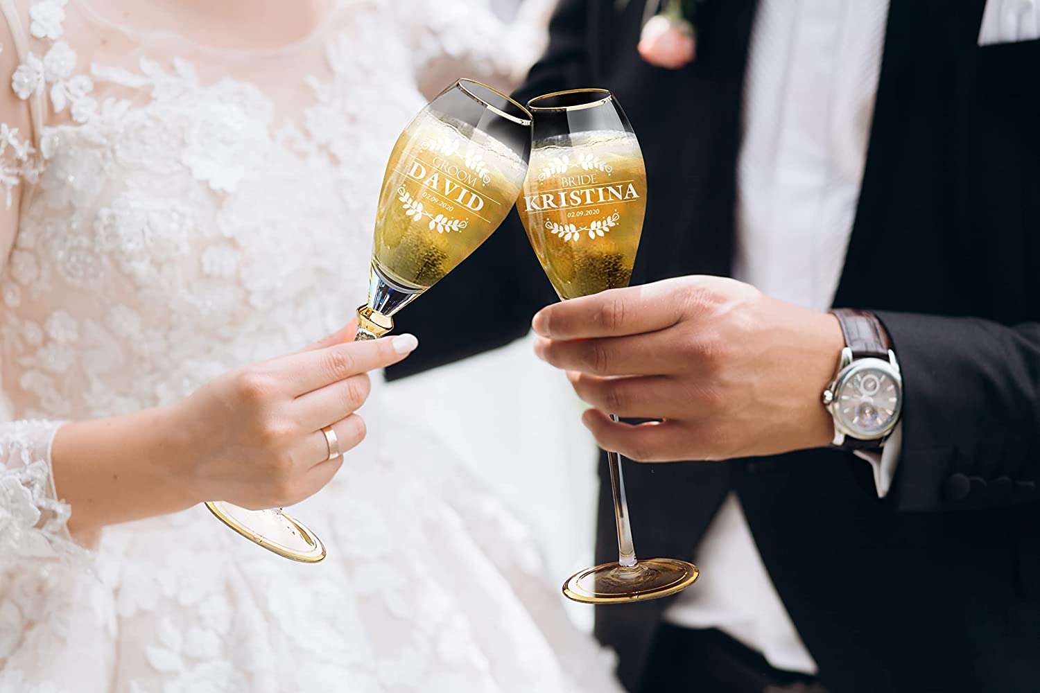 Classy Set of 2 Personalized Wedding Champagne Flutes- Mr and Mrs